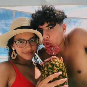 Meet your Posher, Estela